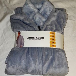 Anne Klein long sleeve plush zip rope